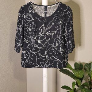 3 for $15, 5 for $20 Floral black and white 3/4th sleeve blouse